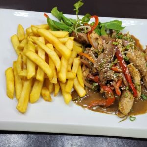 Chapsui mixto con papas fritas. $9.030